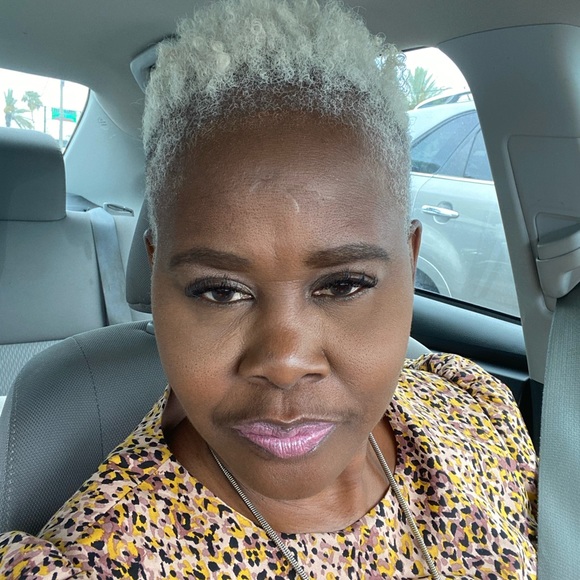 MEET POSHER Carla Davis, fashion brings out the butterflies in me!!!! - Picture 3 of 3